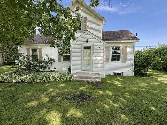 3rd image of 214 Oak St