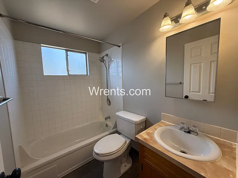 2909-2911 E Rockwell Ave — Photo 11