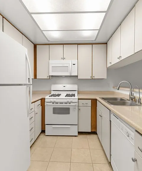 1619 S Bentley Ave #304 — Photo 4