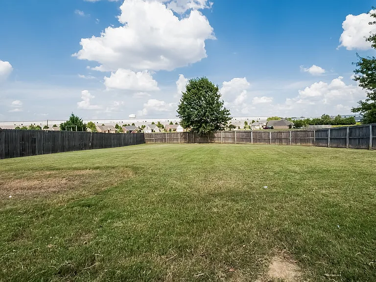810 Lakemont Dr — Photo 15