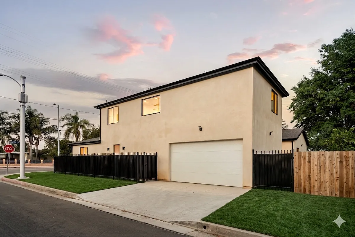 Building Photo - 17852 Saticoy St