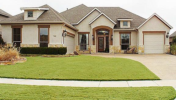 2nd image of 2904 Lincoln Dr