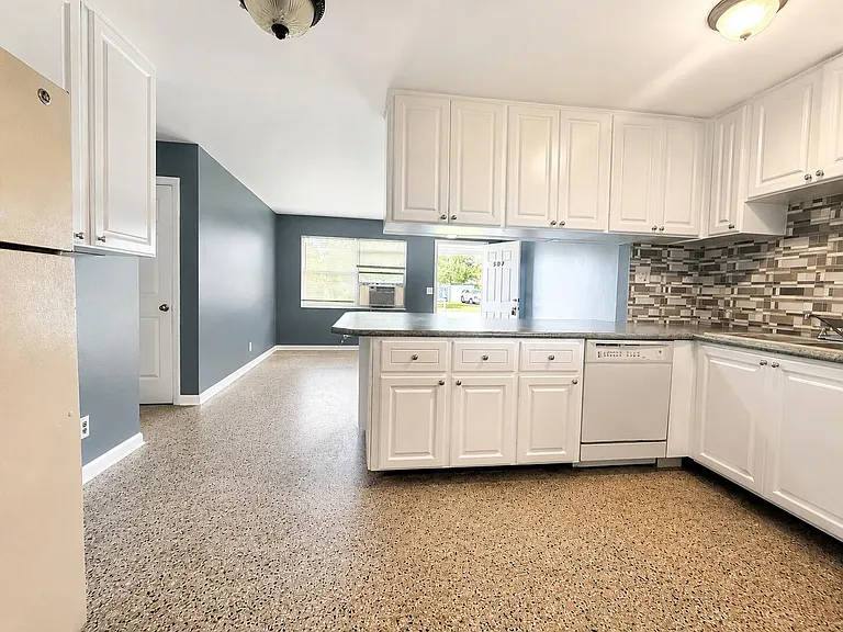503 SE Flamingo Ave — Photo 2