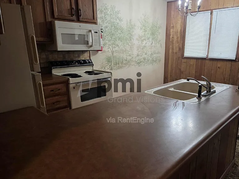 955 4th St #6 — Photo 7