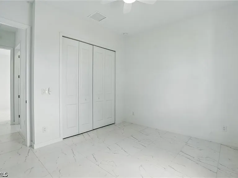 472 Rajah St — Photo 17