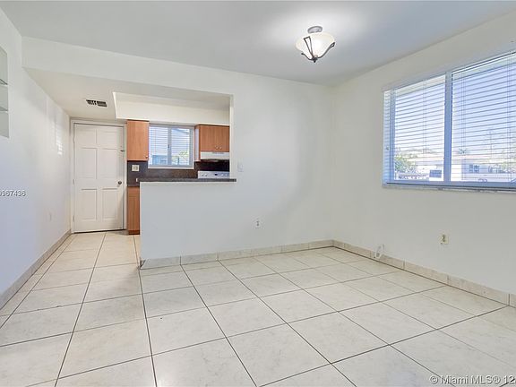 5th image of 1602 NE 109th St Unit 1602