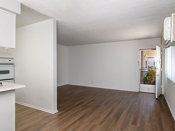 5th image of 367 W Lexington Dr APT 1