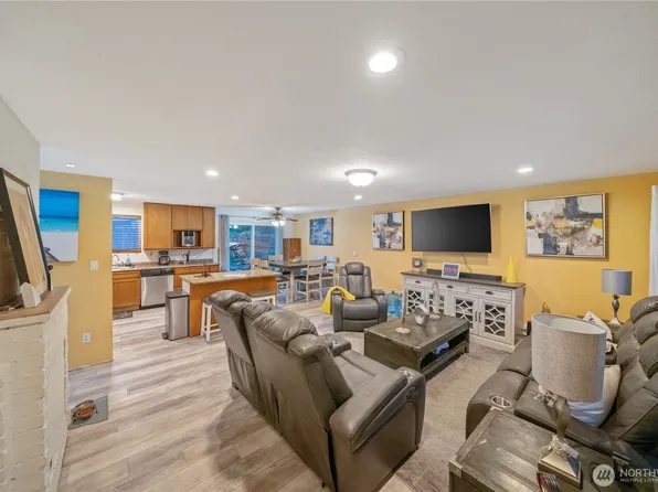 20827 59th Place W, Lynnwood, WA 98036