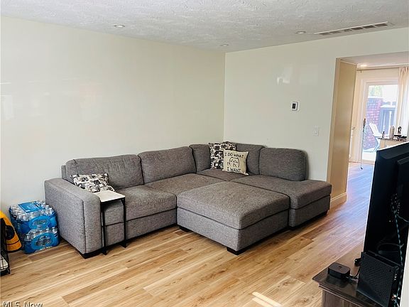 2nd image of 2556 Shakespeare Ln