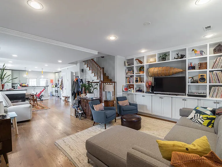 904 Webster St NW — Photo 2