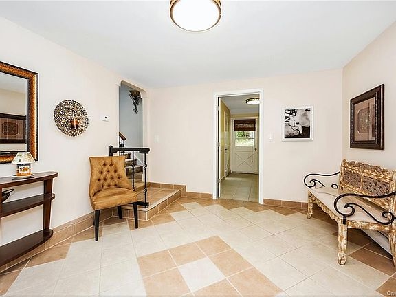 2nd image of 9 Hopp Ground Ln