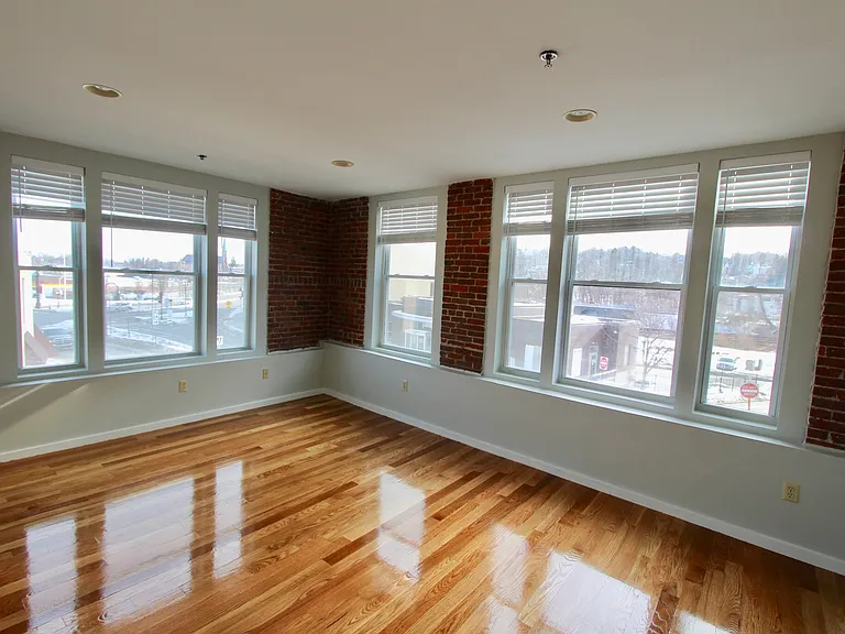 327 Main St #1 — Photo 6