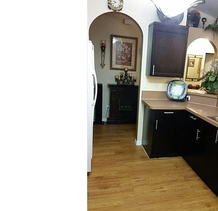 4th image of 560 Bell Blvd S