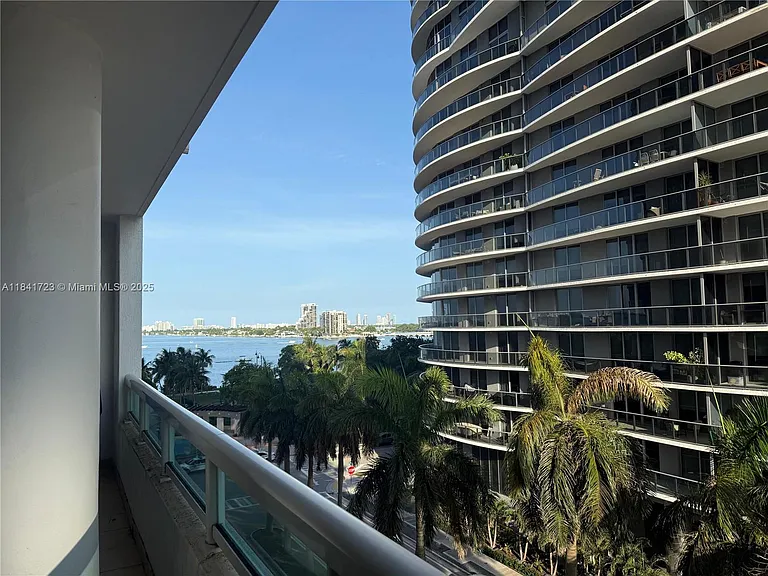 1012 SW 2nd Ave #34 — Photo 6