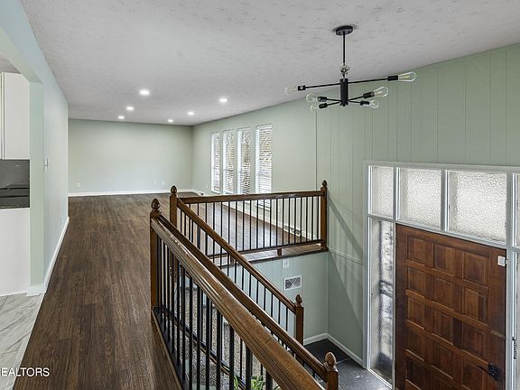 3rd image of 620 Sunnydale Rd