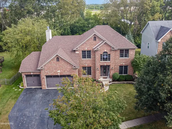 404 Heatherwood Dr, Oswego, IL 60543