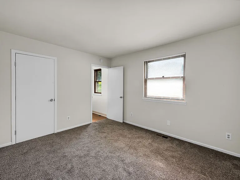 2700 Queenswood Dr — Photo 23