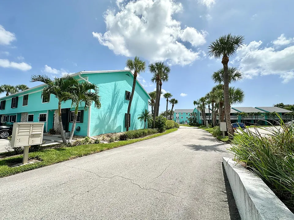 13509 S Indian River Dr #406