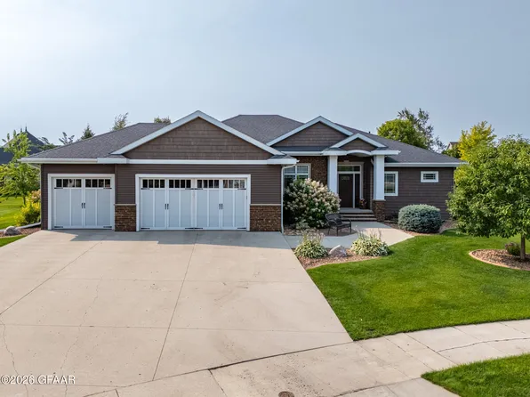 1466 Robert Cir, Grand Forks, ND 58201