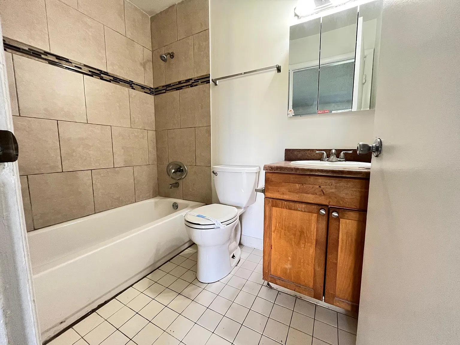 2 bed, 2.0 bath, 900 sqft, $1,900 — Photo 3