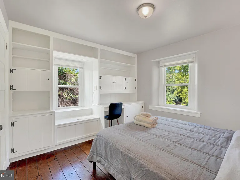 211 Gale Ln — Photo 24