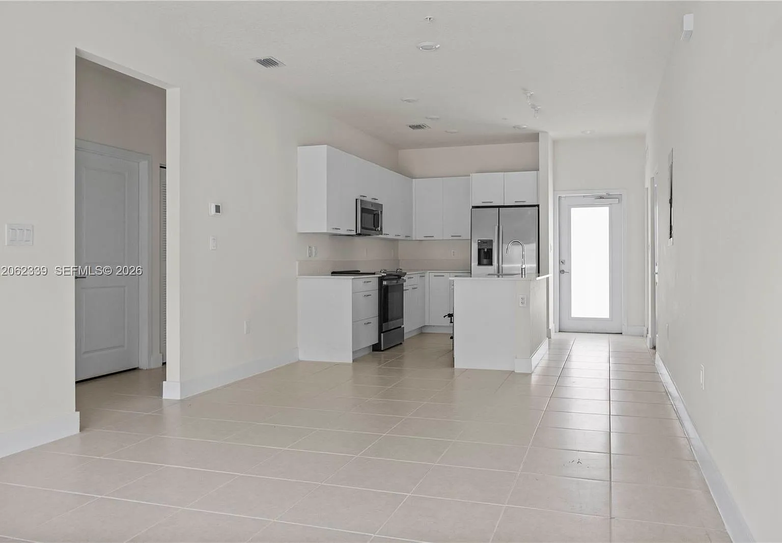 3 bed, 1124 sqft, $3,600 — Photo 4