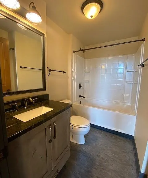 Apartment 311 Bathroom 2
