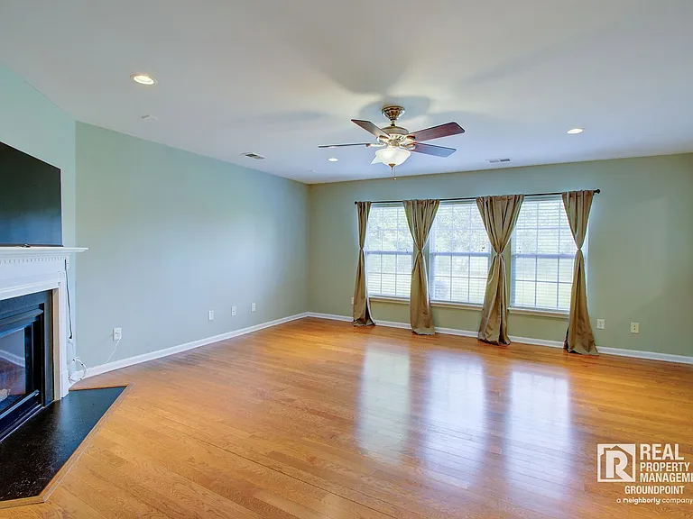 130 Decatur Dr — Photo 4
