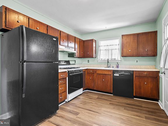 5th image of 8203 Brandon Dr