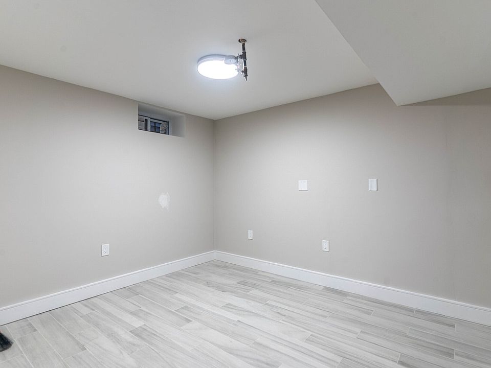 1st image of 150 Trenton St #1