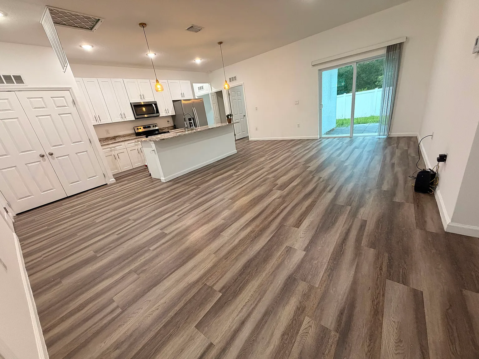 407 Mulberry Ct — Photo 3