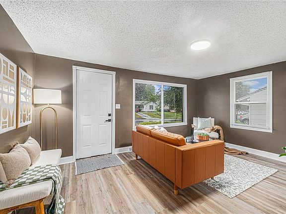 2nd image of 812 S Woodland Ave