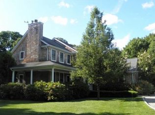 22 Oak Meadow Ln, Bellport, NY 11713