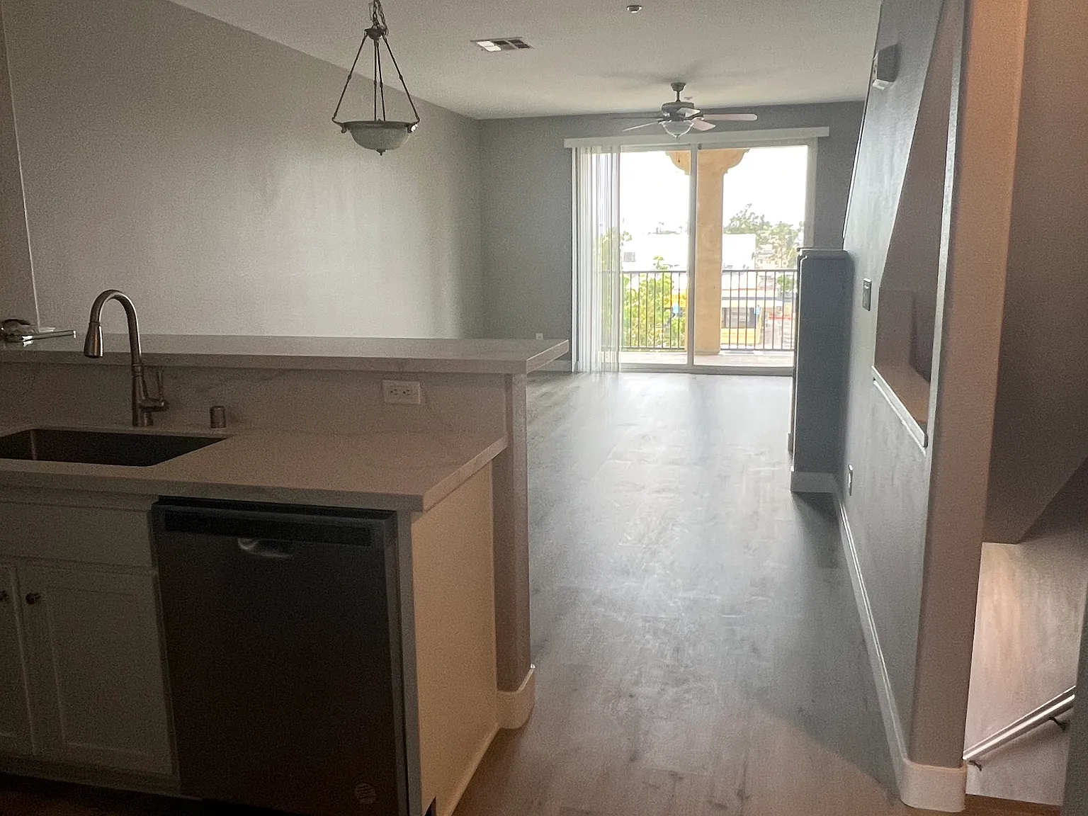3 bed, 1288 sqft, $3,395 — Photo 3