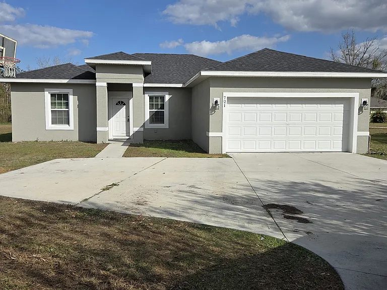 721 Green Ct — Photo 1
