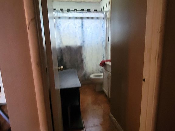4th image of 341 N Shasta Avenue