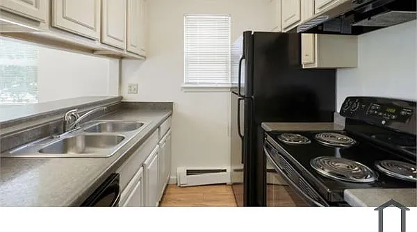 4800 Broadway St — Photo 23