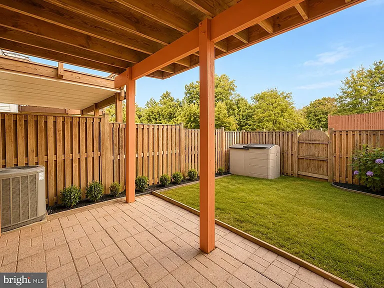 9314 Lawson Ln — Photo 6