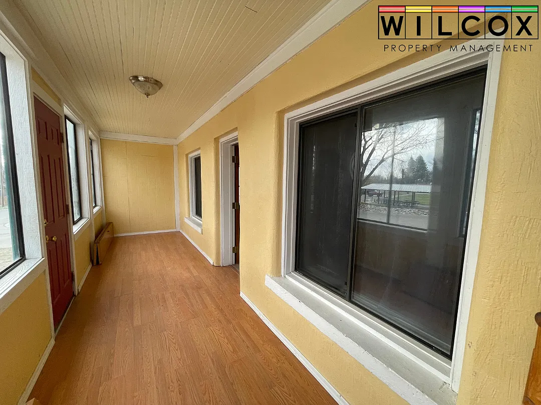 2 bed, 1.0 bath, $995 — Photo 2