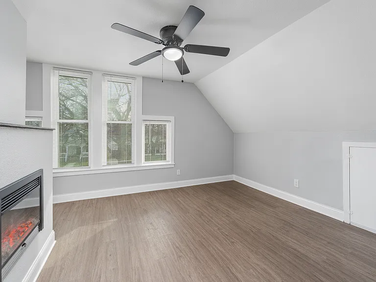 221 N Elizabeth St #3 — Photo 3