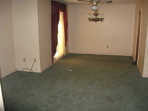 SIDE ENTRANCE (ENCLOSED GARAGE)