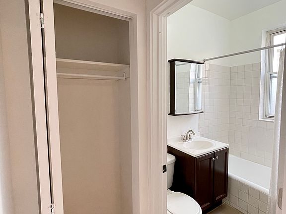 4th image of 1020 W Loyola Ave APT 3W