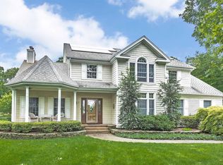 3 Shannon Ct, Center Moriches, NY 11934