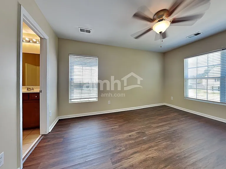 409 Lakewind Dr — Photo 11