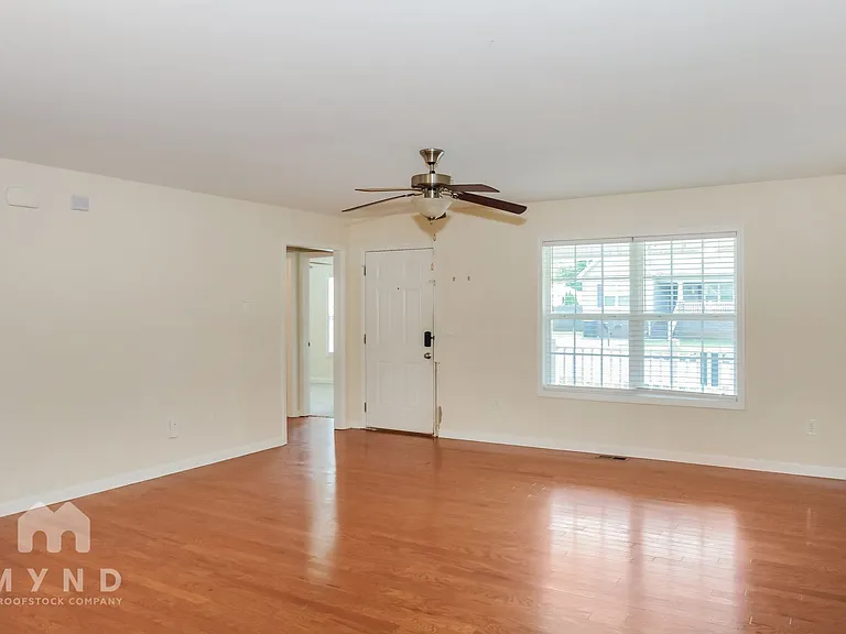 902 Appleby St NW — Photo 10