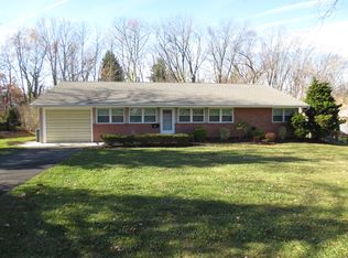 19 Cranston Rd, Kendall Park, NJ 08824