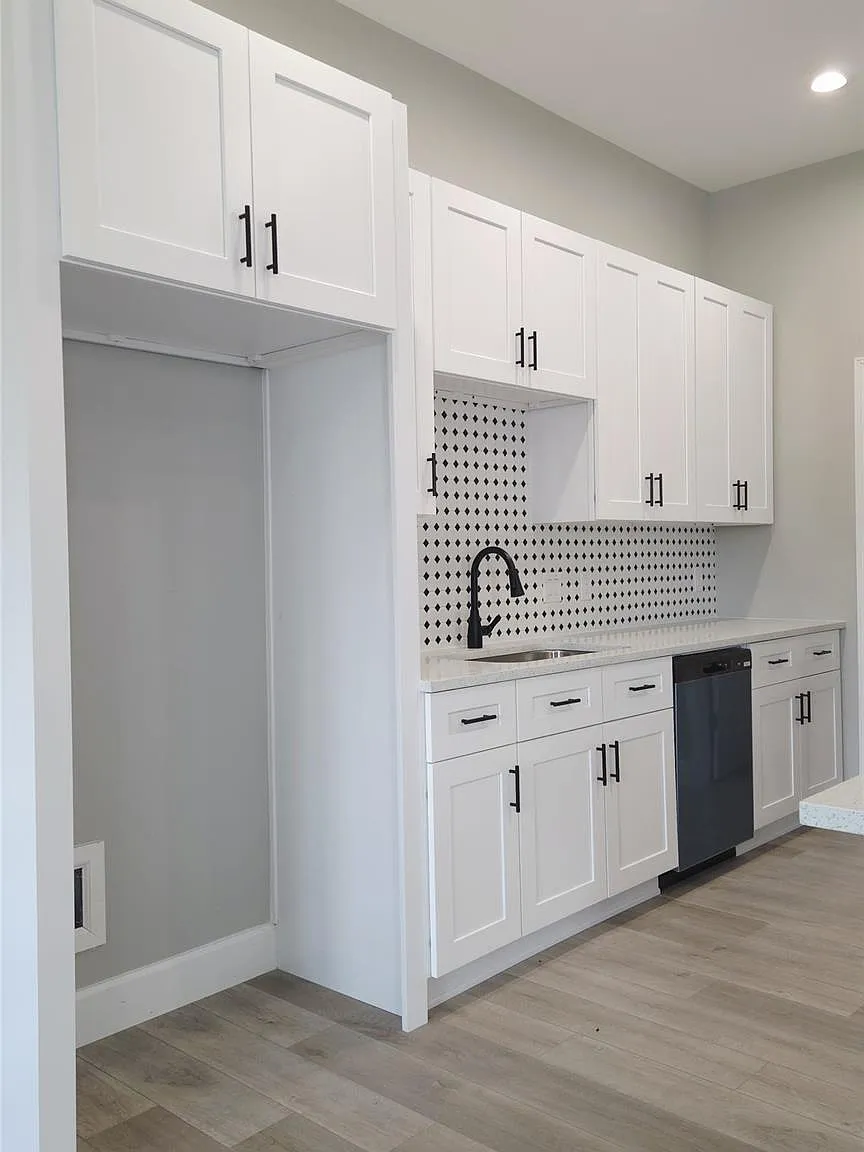 3 bed, 2.5 bath, 2166 sqft, $2,200 — Photo 4