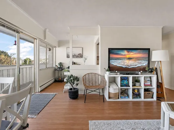 964 Heywood Ave #309, Victoria, BC V8V 2Y5