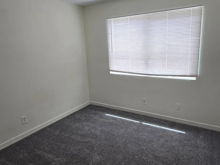 1447 N 53rd Dr — Photo 18