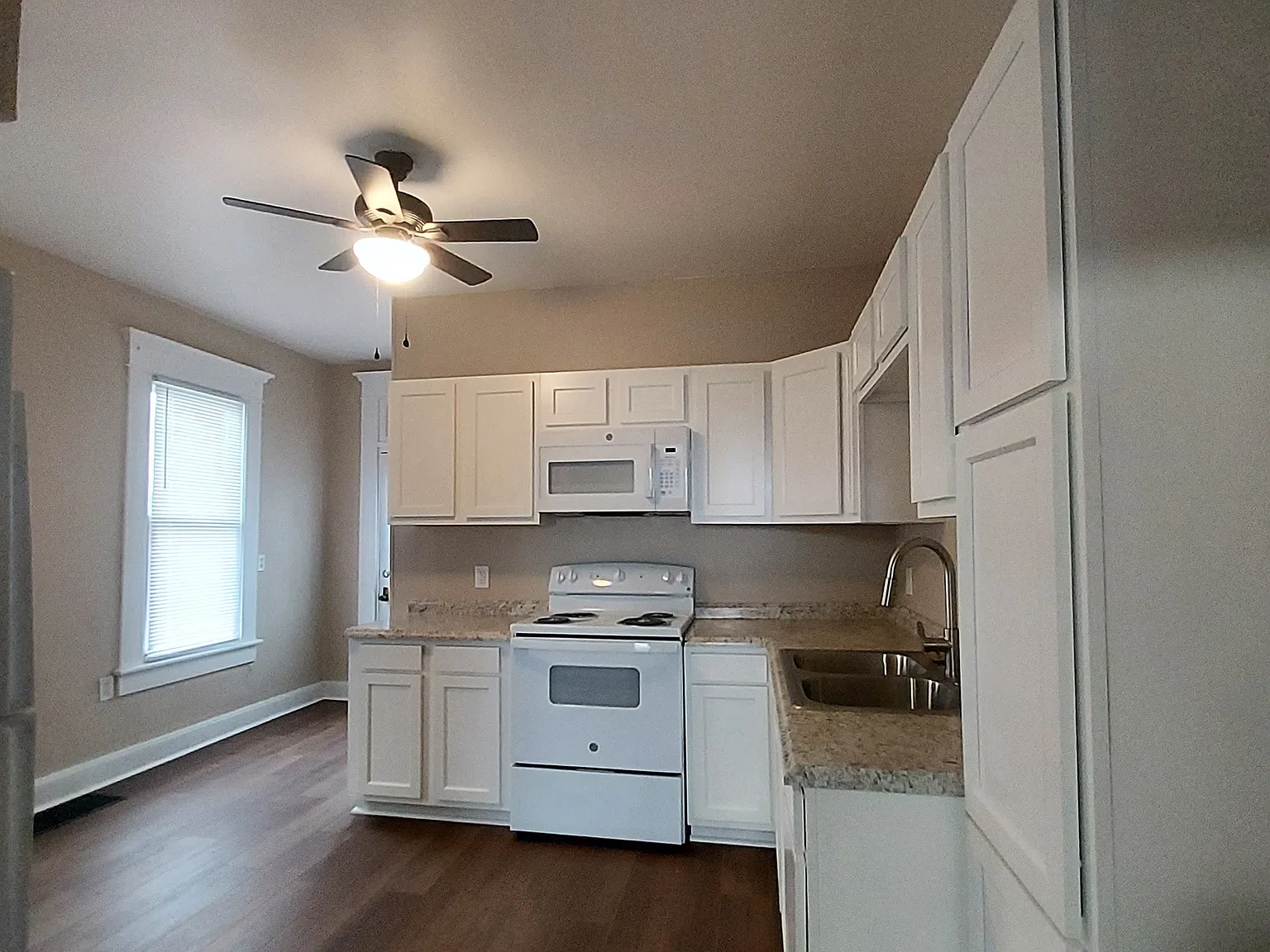 4 Bedroom, 2 Bathroom Home — Photo 2